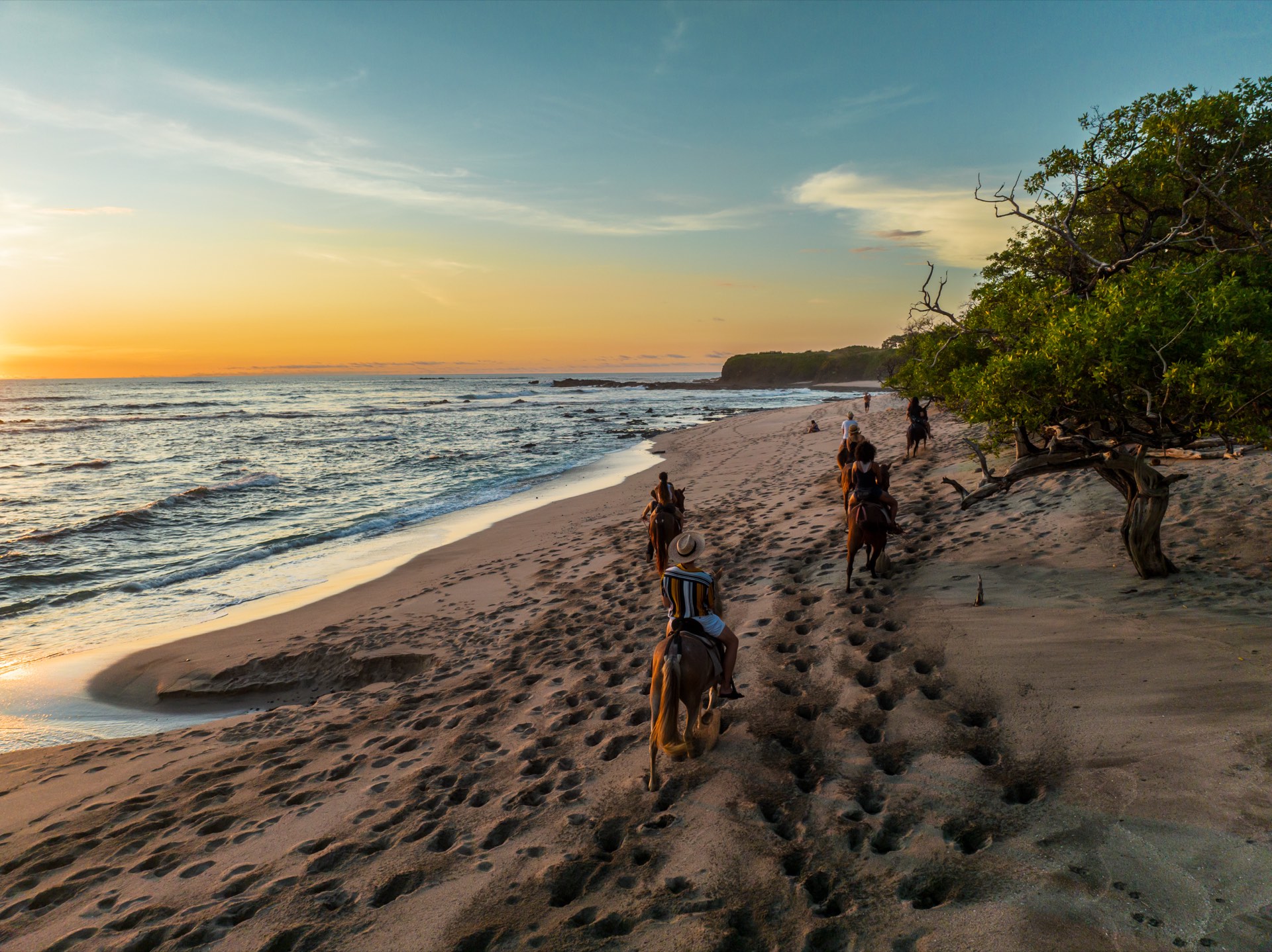Playa Junquillal: Guía a la Costa Pacífica más Tranquila de Costa Rica
