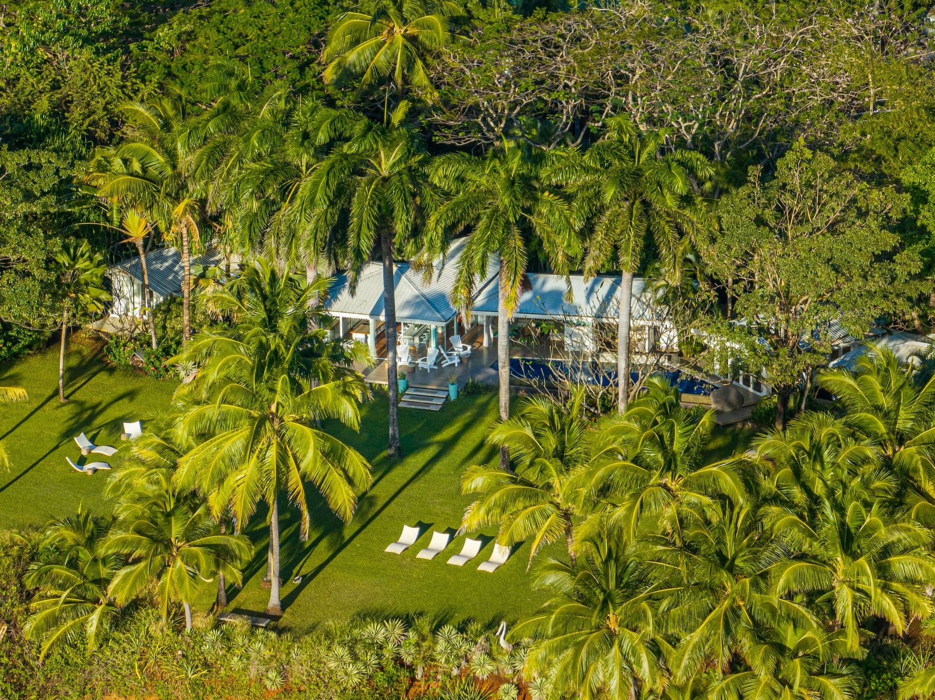 Villa de 10 habitaciones en Costa Rica: cuándo conviene y cuándo es mejor reservar dos estancias